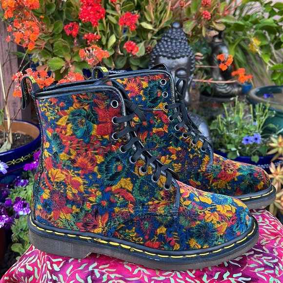 🏴󠁧󠁢󠁥󠁮󠁧󠁿 Super Rare England Vintage Velvet Floral Dr. Martens Boots UK 6 - Picture 6 of 16